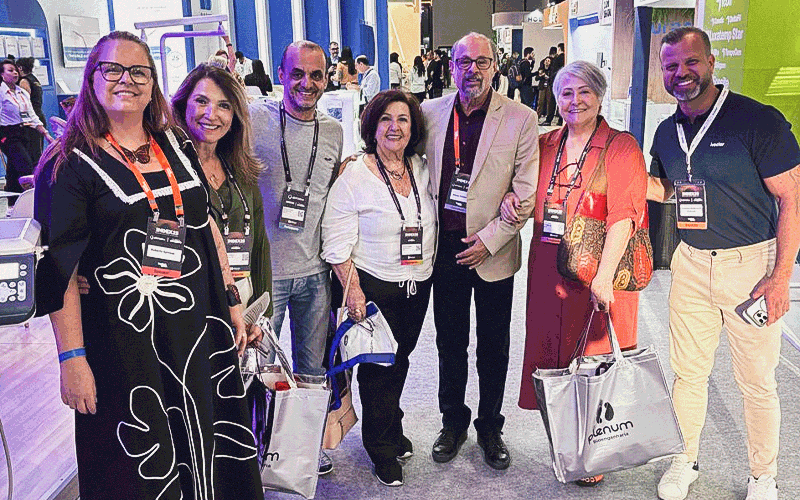 O presidente da APCD, Dr. Wilson Chediek, durante a INDEX25/ABROSS25, em encontro com profissionais da Odontologia