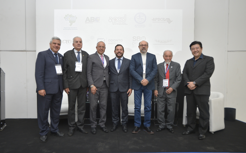Dr. Rogério Adib Kairalla (CROSP); Dr. Samir Najjar (CFO); Sr. José Henrique dos Santos (APDESPBR); Dr. Marcelo Messias (vereador SP); Dr. Wilson Chediek (APCD); Sr. Toshio Uehara (APDESPBR) e Dr. Henrique Nakamá (SBODIGITAL)