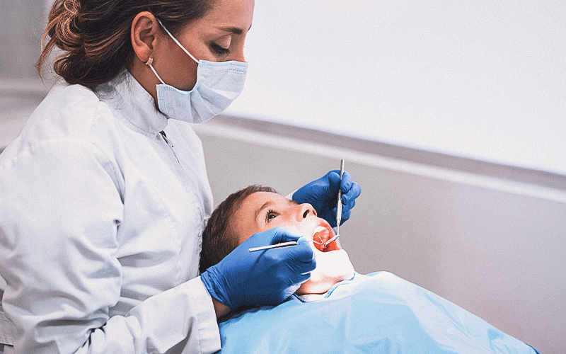 A escuta, o afeto e o ambiente acolhedor são pilares da prática cotidiana na Odontopediatria