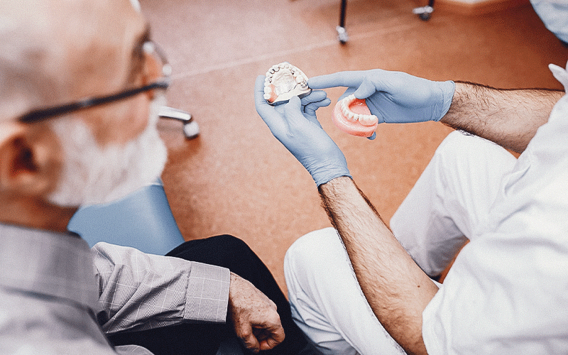 O hábito de fumar também interfere na microbiota oral e no perfil inflamatório, aumentando os riscos cardiovasculares