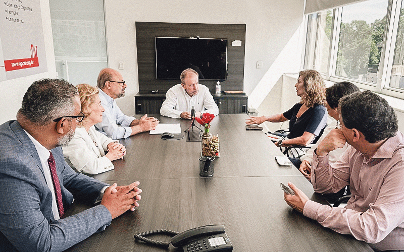 Discutindo iniciativas para fortalecer a qualificação profissional e ampliar o atendimento odontológico na rede pública municipal