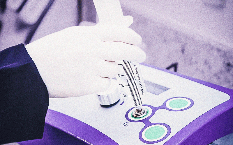 O potencial terapêutico do ozônio medicinal está em três pilares: ação antimicrobiana, modulação inflamatória e melhora da oxigenação tecidual